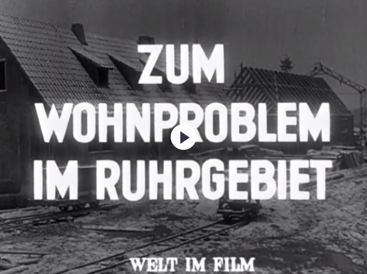 Die Neue Deutsche Wochenschau berichtet über das Erste Wohnungsbaugesetz. Es soll breiten Schichten zu Gute kommen: Über die Hälfte der in den 1950er Jahren neu gebauten Wohnungen sind vom Staat unterstützte Sozialbauten. 
